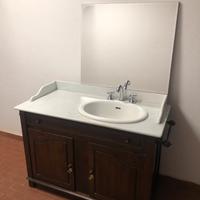 Mobile bagno completo di top in marmo e specchio