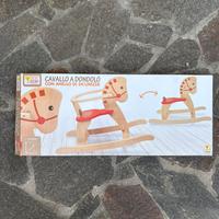 Cavallo a dondolo in legno