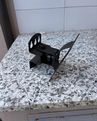 Supporto da parete per monitor o TV