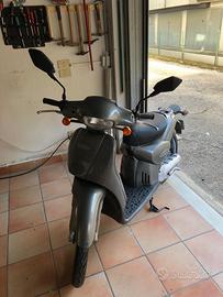 Scooter Aprilia Scarabeo 50 - 2011