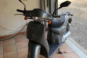 Scooter Aprilia Scarabeo 50 - 2011