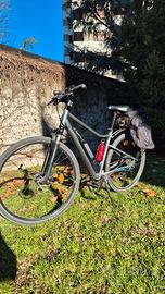 e-bike trekking pedalata assistita RIVERSIDE 500E