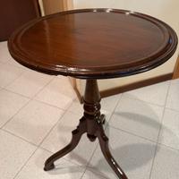 Tavolino d'antiquariato