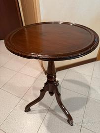 Tavolino d'antiquariato