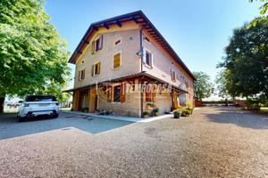 VILLA PADRONALE CON MANEGGIO