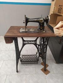 Antica macchina da cucire SINGER