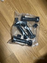 Piedini neri in plastica per mobili