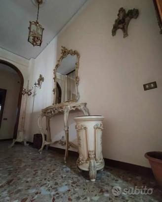 Mobile da antiquariato