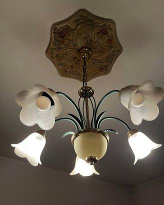 Lampadario con diffusori a fiore e bracci verdi