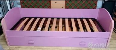 Lettino in legno rosa fucs con lettino estraibile 