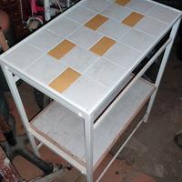 Tavolino con mattonelle