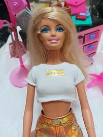 barbie con set toeletta  anni 2000 vanità glam 