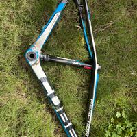 Telaio carbonio Cube reaction