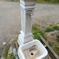 Fontana e panchina in cemento