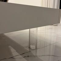 Letto, rete, materasso, comodini.