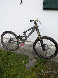 MTB DH mountainbike
