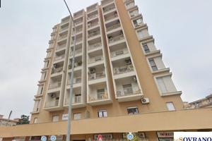 L. DA VINCI: AMPIO APPARTAMENTO CON BOX AUTO