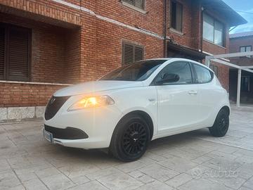 Lancia y