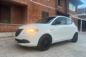 Lancia y