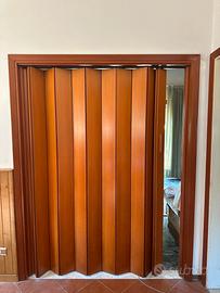 Porta a soffietto in legno
