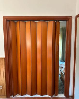 Porta a soffietto in legno