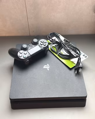 PS4 Slim 500GB + controller originale revisionata