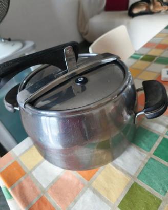 Pentola a pressione Lagostina 6 l.