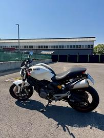Ducati Monster 696