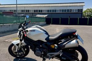 Ducati Monster 696