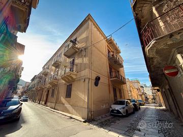 Appartamento a Partinico, Via Roma