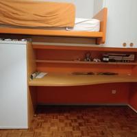 Cameretta Compatta Con Armadi e cassettoni