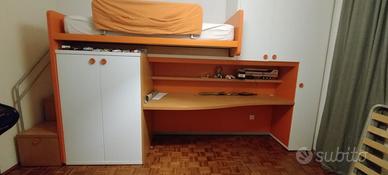 Cameretta Compatta Con Armadi e cassettoni