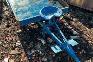 Carrello agricolo per trattore con freni
