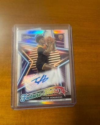 Card taylor hendricks autografata topps