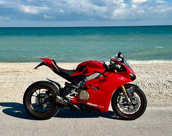 Panigale v4 s akrapovic