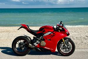 Panigale v4 s akrapovic