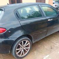 Alfa Romeo 147 1.9 jtd 115 cv per ricambi 