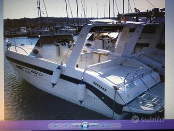 barca a motore cabinato