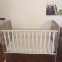 Lettino in legno con sbarre - ben tenuto