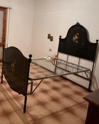 Letto in ferro antico dipinto a mano