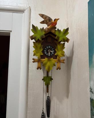 Orologio a cucù con foglie e uccellino 
