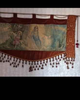 Arazzo religioso in velluto e tessuto decorato 