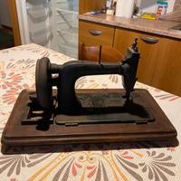 Macchina da cucire storica