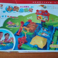 Gioco con percorso magnetico e bilia