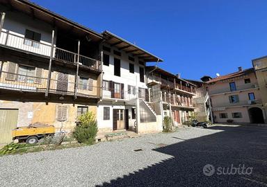 CASA DI CORTE A OCCHIEPPO SUPERIORE