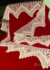 Bordi ricamati e frange per corredo