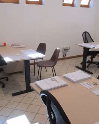 Scrivanie + Sedie ergonomiche + Poltroncine  