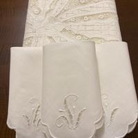 Tovaglia rettangolare con tovaglioli