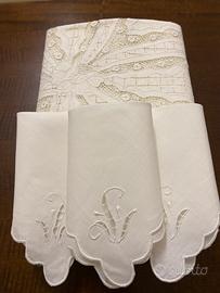 Tovaglia rettangolare con tovaglioli