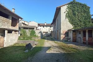 CASA IN LINEA CON GIARDINO A NESPOLEDO